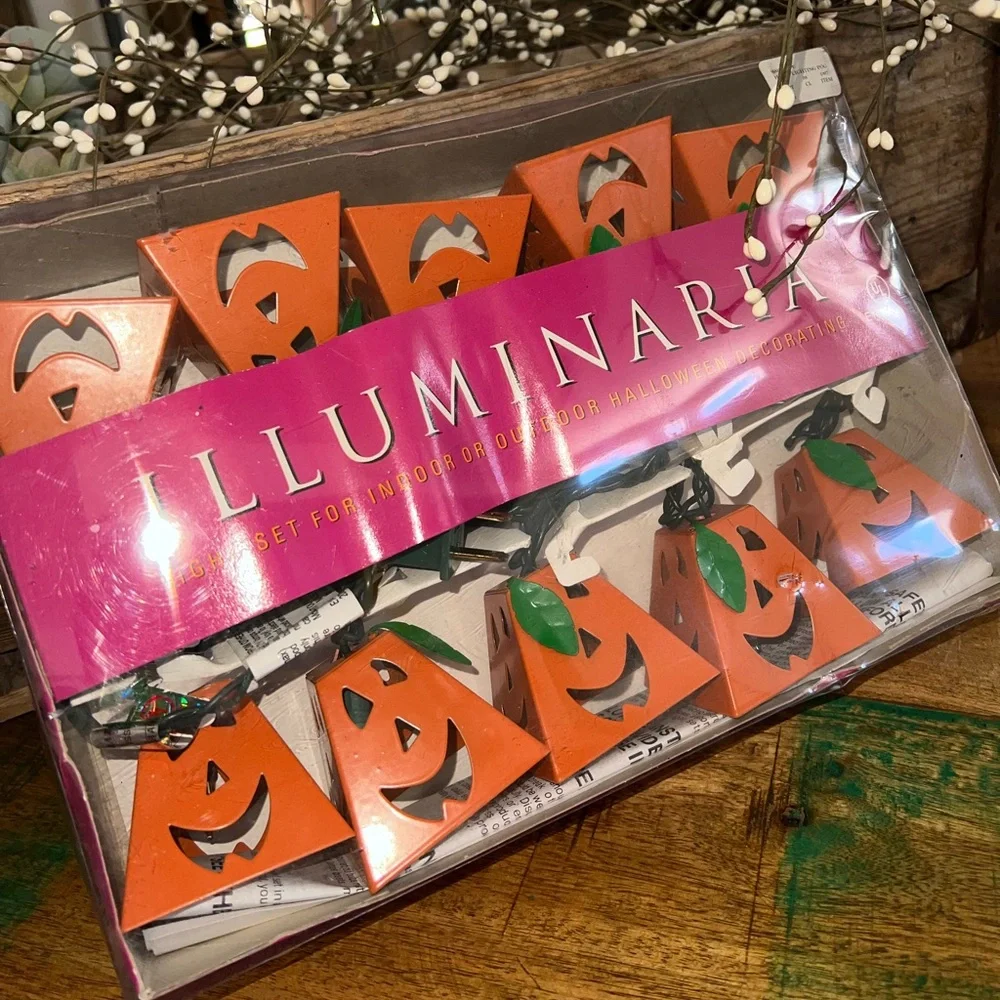 Illuminaria tin halloween jack-o-lantern pumpkin lights. New in box.